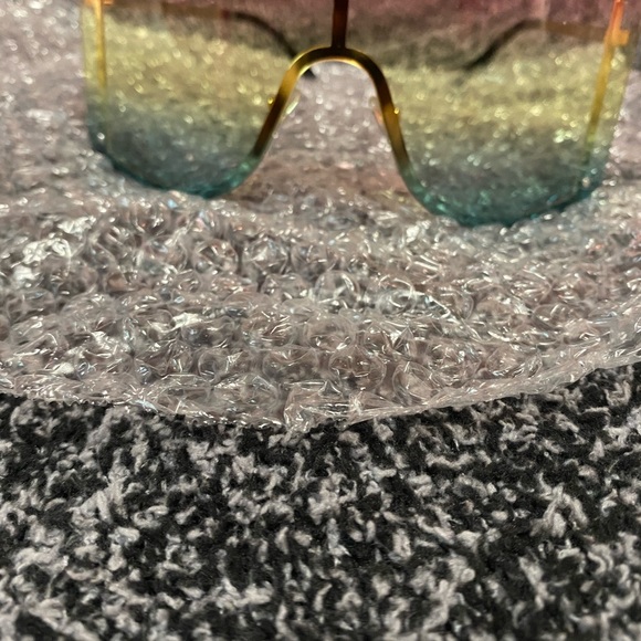 💗🌈 RAINBOW SUNGLASSES 🌈💗 - Picture 3 of 3